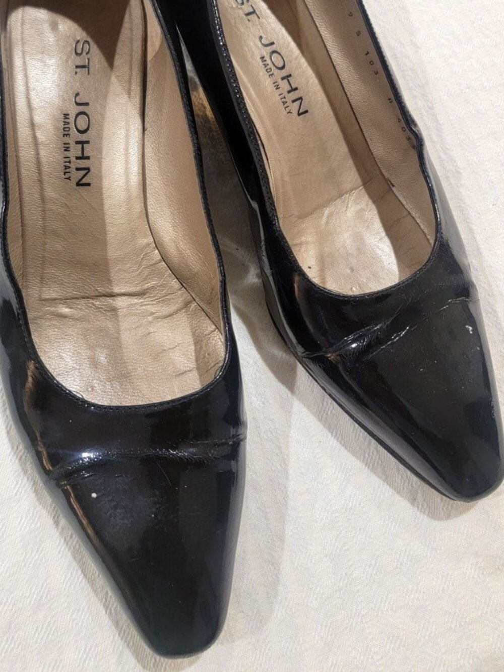 Vintage St. John Black Patent Leather Gold Accent Pump - Picture 2 of 5
